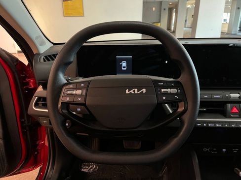 Used 2025 Kia K4 LXS image 27