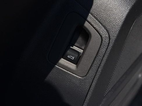 Certified 2023 Volkswagen Atlas SE FWD image 9