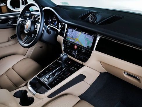 Certified 2026 Porsche Macan AWD/4WD image 14