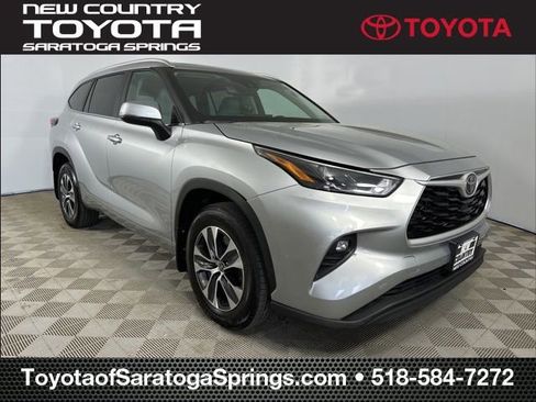 Used 2023 Toyota Highlander XLE AWD/4WD image 1