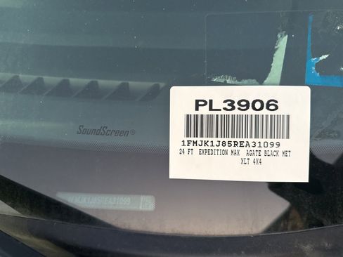 Used 2024 Ford Expedition Max XLT image 9