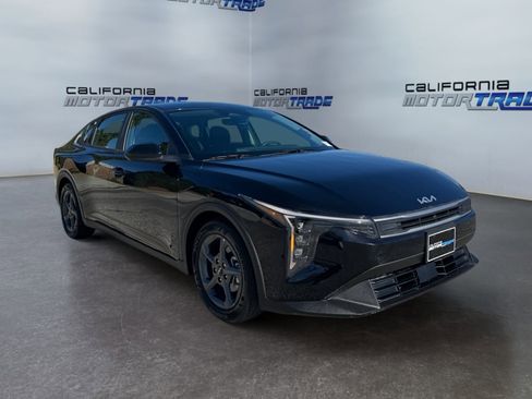 Used 2025 Kia K4 LXS image 3