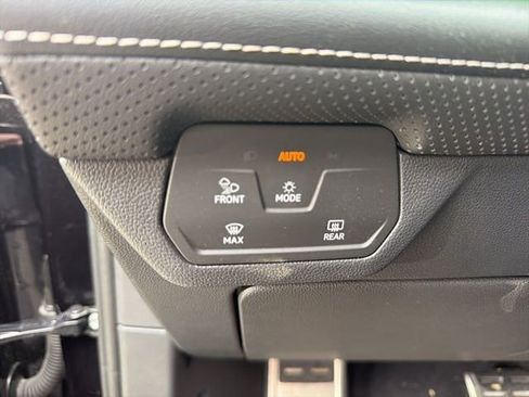 Used 2025 Volkswagen Atlas Cross Sport SEL R-Line image 14