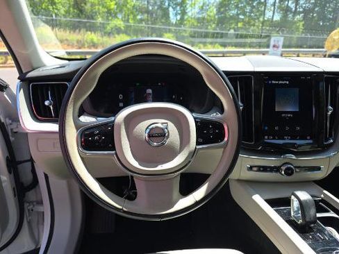 Used 2023 Volvo XC60 B5 Plus AWD/4WD image 6