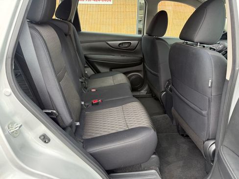Used 2020 Nissan Rogue S FWD image 16