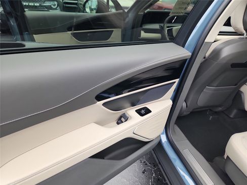 New 2025 Lincoln Nautilus Premier image 15