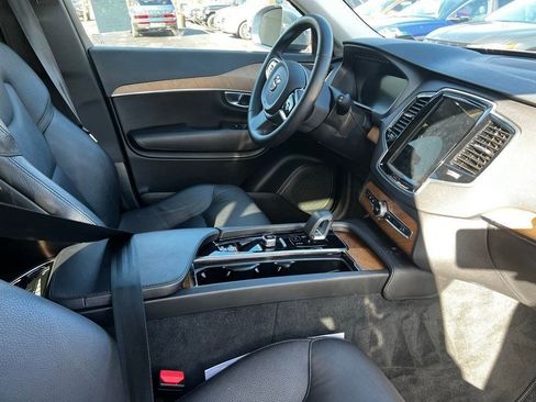 Used 2023 Volvo XC90 B5 Plus image 4