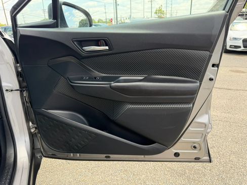 Used 2018 Toyota C-HR XLE FWD image 25