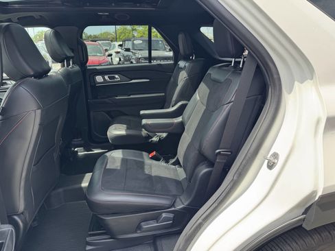 Used 2025 Ford Explorer ST AWD/4WD image 9