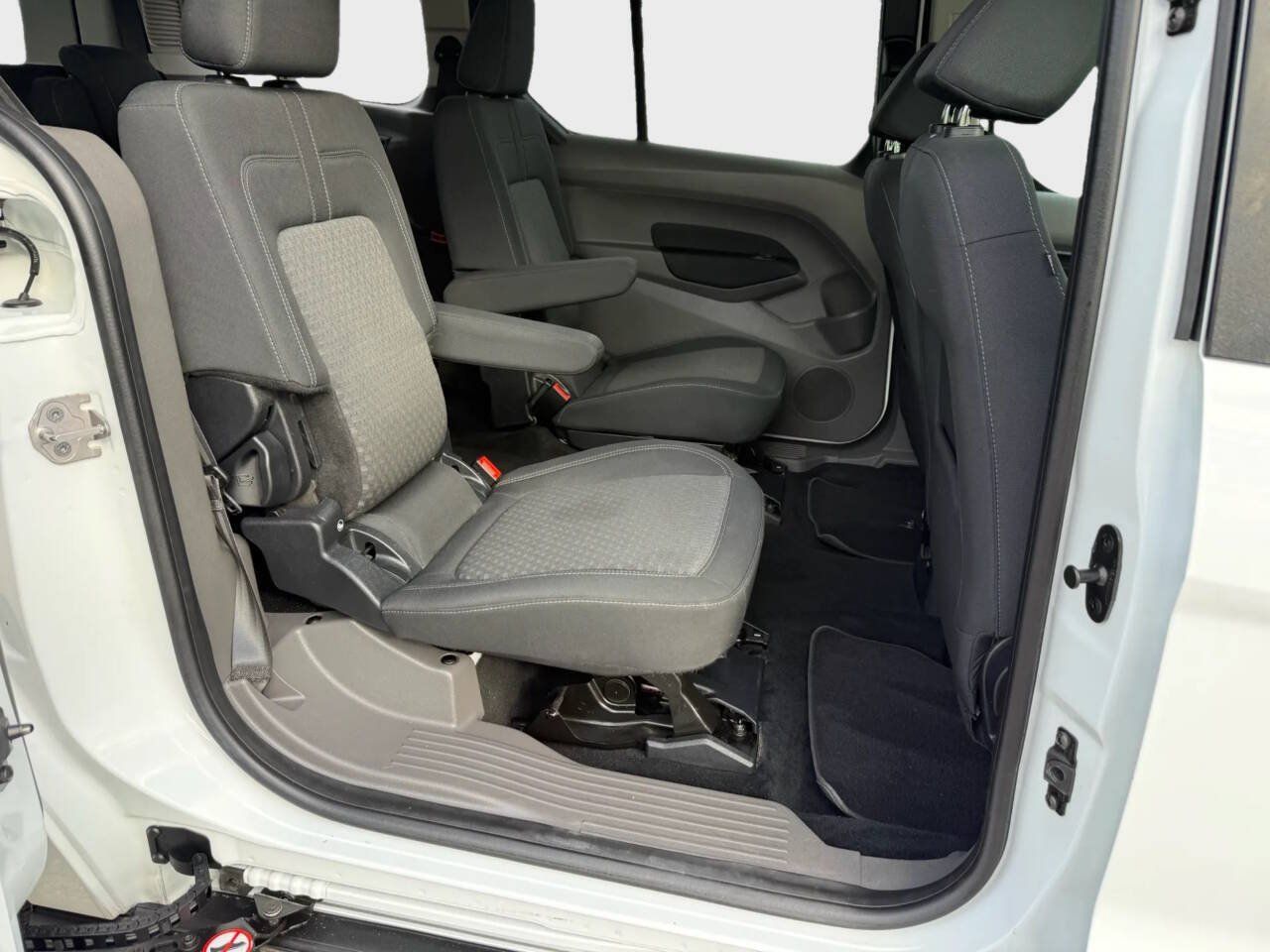 Used 2020 Ford Transit Connect XLT FWD image 10