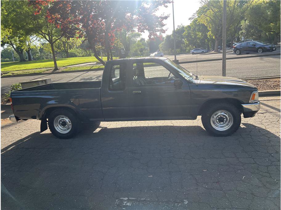Used 1990 Toyota Pickup Deluxe RWD image 8