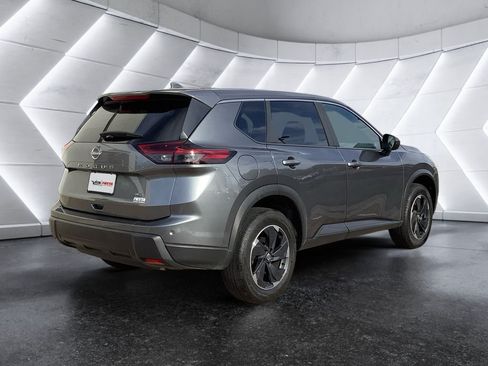 Used 2025 Nissan Rogue SV AWD/4WD image 4