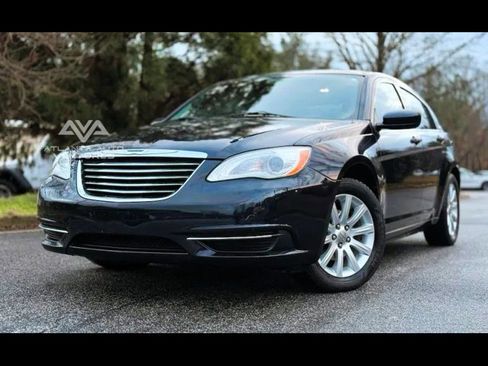 Used 2011 Chrysler 200 Touring image 3