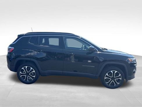 Used 2022 Jeep Compass Limited AWD/4WD image 2