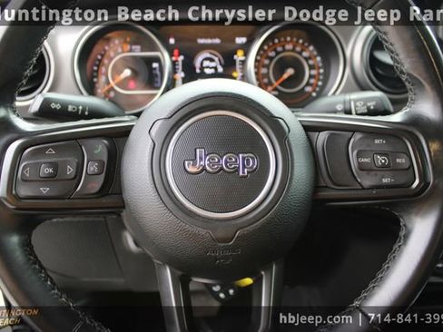 Used 2022 Jeep Gladiator Willys image 23