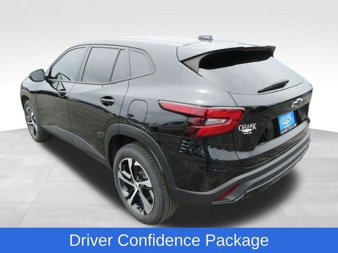 Certified 2025 Chevrolet Trax RS w/ Driver Confidence Package FWD image 3