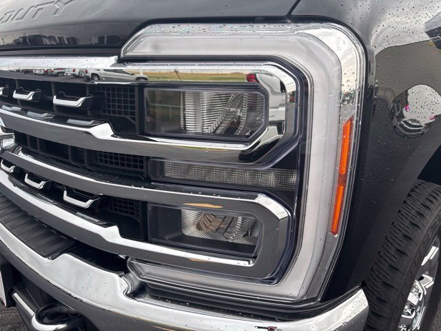 Used 2023 Ford F250 Lariat w/ Lariat Ultimate Package AWD/4WD image 9