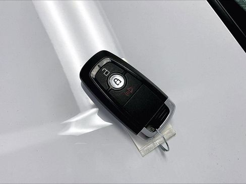 Used 2024 Ford Edge SEL image 9