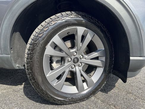 Used 2021 Ford Explorer XLT w/ Equipment Group 202A AWD/4WD image 2