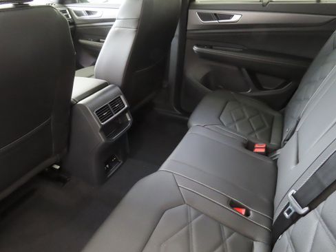 New 2026 Volkswagen Atlas Cross Sport SE FWD image 22