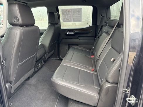 Used 2023 GMC Sierra 1500 SLT AWD/4WD image 18