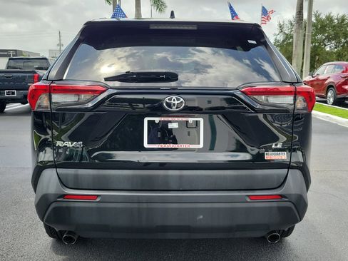 Used 2021 Toyota RAV4 LE FWD image 10