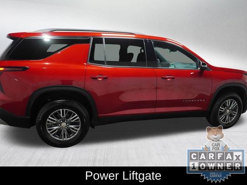 Used 2025 Chevrolet Traverse LT FWD image 5