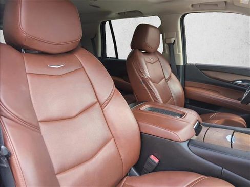 Used 2018 Cadillac Escalade Luxury AWD/4WD image 26