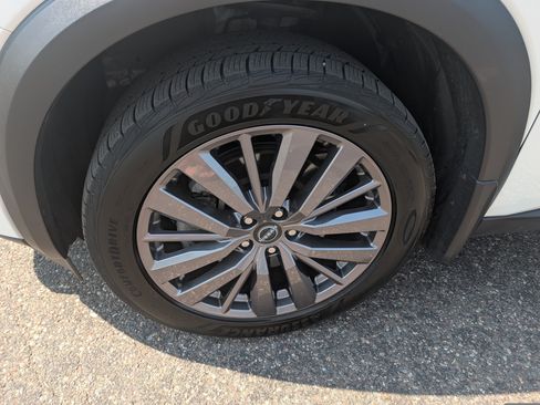 Used 2023 Nissan Pathfinder SL w/ SL Premium Package AWD/4WD image 9