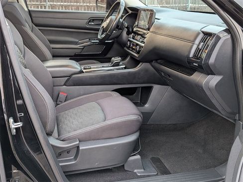 Used 2024 Nissan Pathfinder SV w/ SV Premium Package image 21