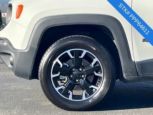 Used 2023 Jeep Renegade Latitude image 4