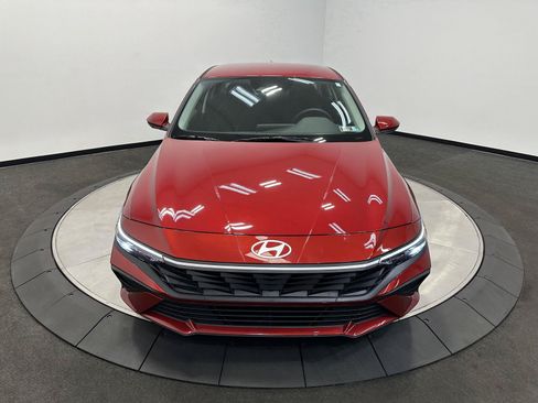 Certified 2024 Hyundai Elantra SE FWD image 3