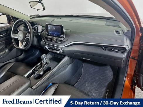 Used 2021 Nissan Altima 2.5 SR w/ SR Premium Package image 13