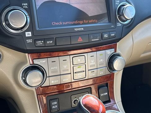 Used 2011 Toyota Highlander Limited w/ Tow Pkg FWD image 28