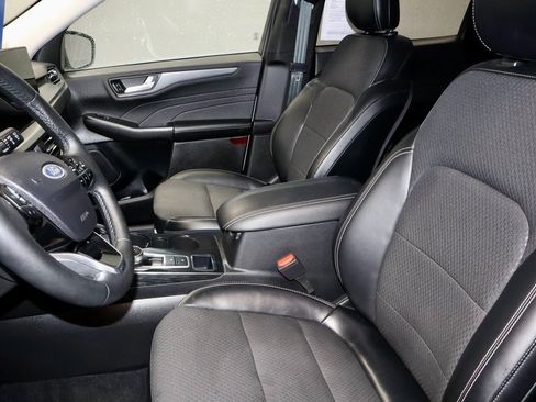 Used 2023 Ford Escape SE image 25