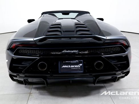 Used 2022 Lamborghini Huracan EVO RWD image 8