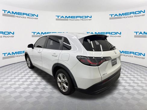 Used 2023 Honda HR-V LX image 3