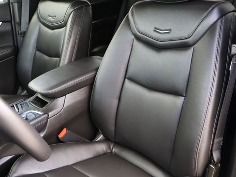 Used 2025 Cadillac XT6 Luxury image 19