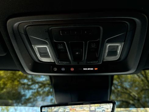 Used 2024 Chevrolet Silverado 2500 High Country w/ High Country Premium Package image 25