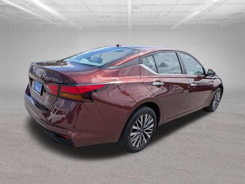 Used 2023 Nissan Altima 2.5 SV w/ SV Premium Package AWD/4WD image 5