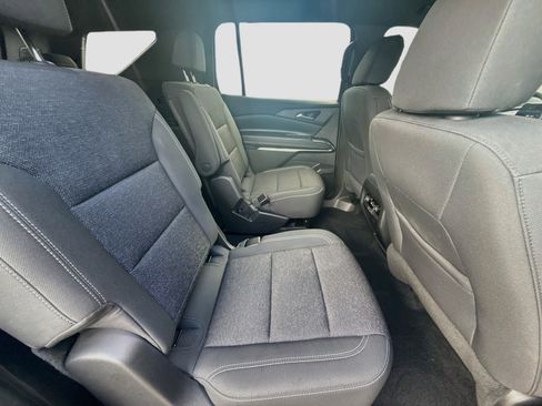 Used 2025 Chevrolet Traverse LT FWD image 29
