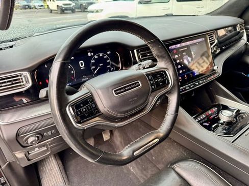 Used 2022 Jeep Grand Wagoneer Series II AWD/4WD image 11