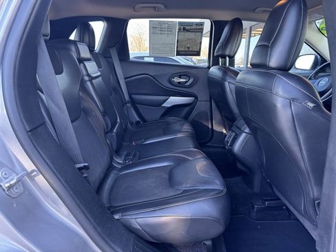 Used 2018 Jeep Cherokee Latitude Plus image 18