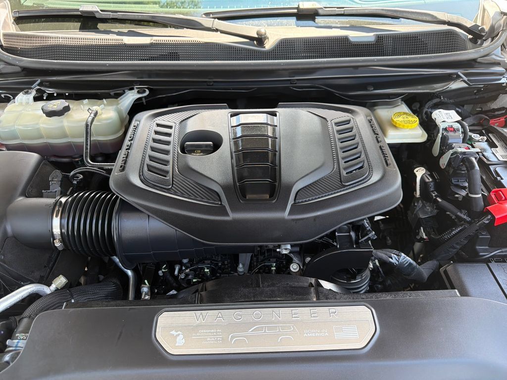 Used 2023 Jeep Wagoneer L Series III w/ Premium Group I RWD image 17