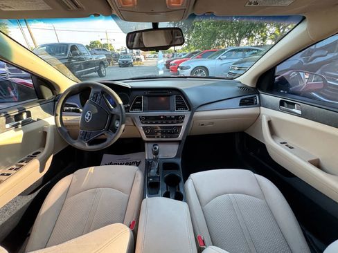 Used 2016 Hyundai Sonata SE w/ Winter Weather Package image 11