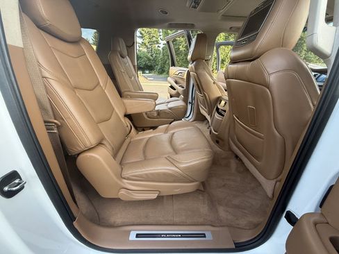 Used 2016 Cadillac Escalade ESV Platinum image 24