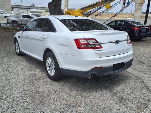 Used 2015 Ford Taurus SE FWD image 5
