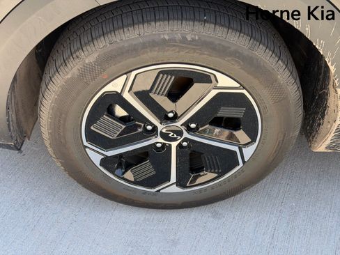New 2026 Kia Niro LX FWD image 8