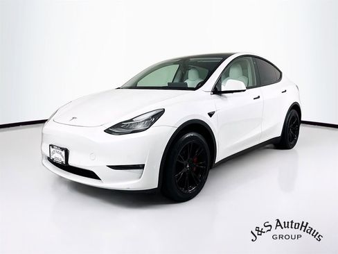 Used 2022 Tesla Model Y Long Range image 3