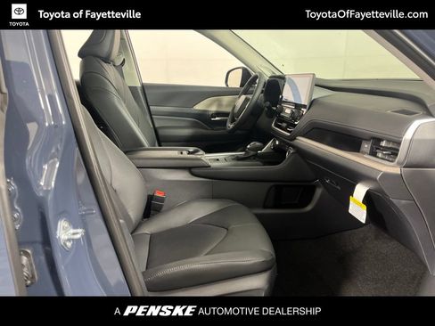 Used 2026 Toyota Grand Highlander FWD image 8